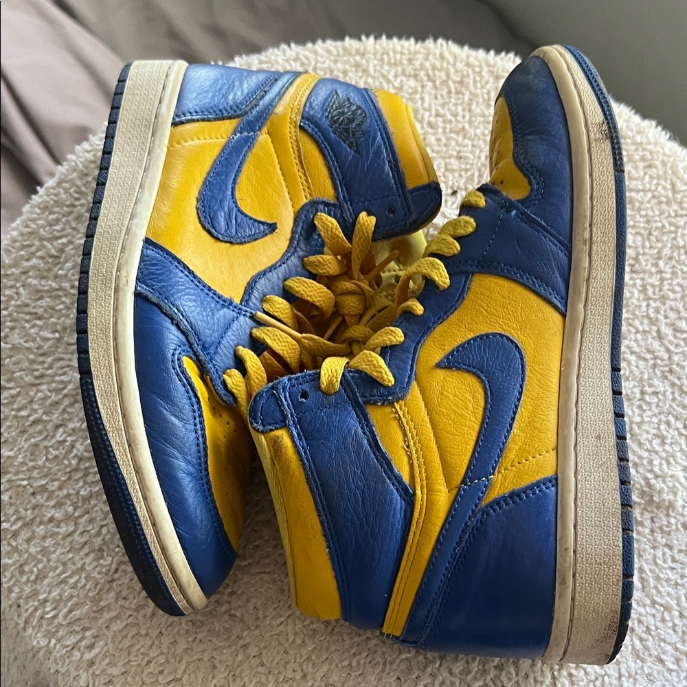 Jordan 1 Retro High OG “Laney” - Picture 2 of 4